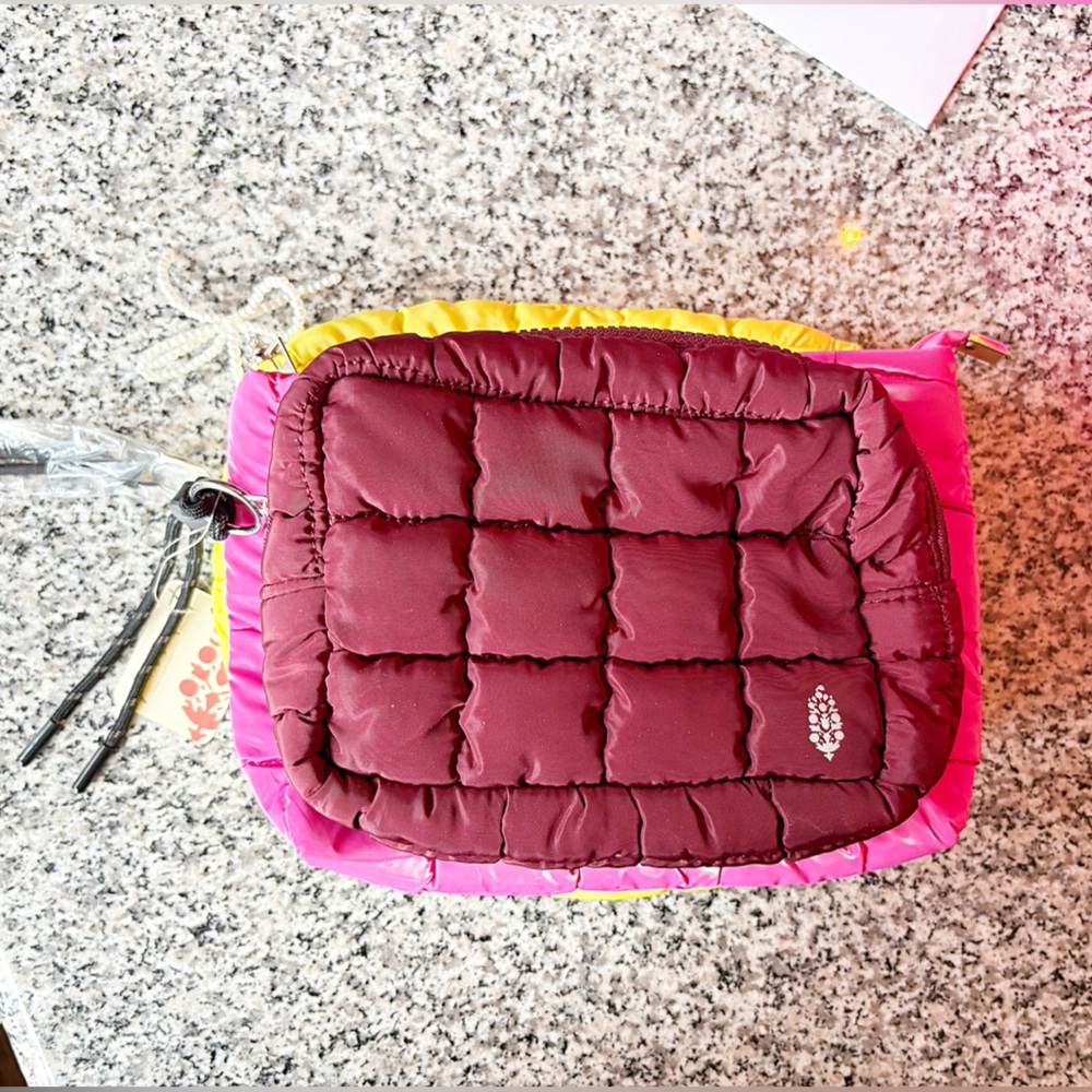 ♥️💖 FP Movement Quilted Mini Case Mahogany NWT - Picture 6 of 6
